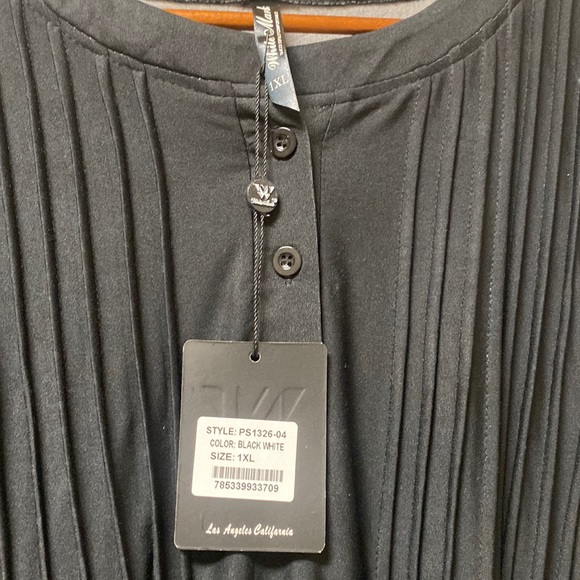 White Mark - B&W Dress with Pockets! - Picture 3 of 3